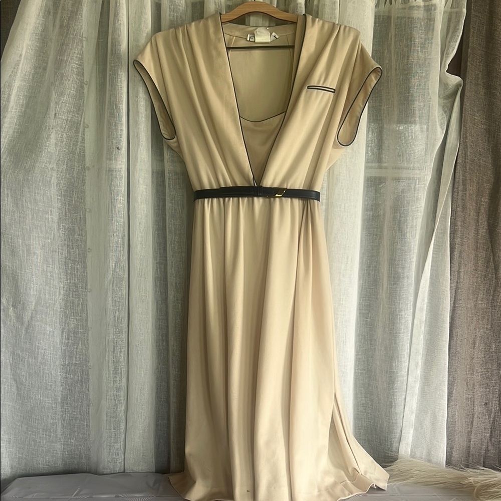 Chic Beige Dress with Black Trim color light yellow/blue